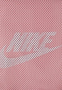Nike Sportswear HERITAGE UNISEX - Mala a tiracolo - pink glaze/white