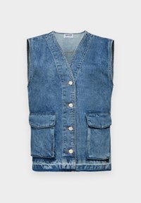 Denim prsluk u svijetloplavoj boji, bez rukava, s V-izrezom, pet gumbâ sprijeda i dva prednja džepa. Prisutna su istrošena tekstura i izblijedjela područja.