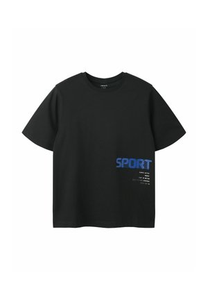 T-shirt noir à manches courtes avec texte bleu "SPORT" et petites phrases motivantes imprimées en bas devant à droite.