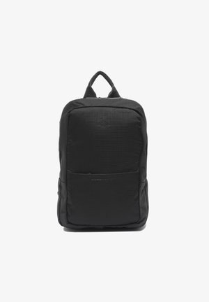 Zaino nero realizzato in materiale texturizzato, dotato di tasca anteriore, manico superiore e logo. Design rettangolare semplice con spallacci regolabili.