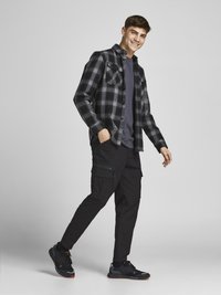 Jack & Jones JJIACE JJDEX TAPERED - Pantaloni cargo - black