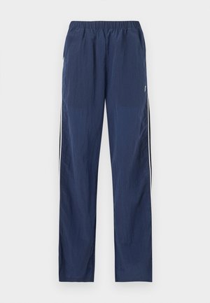 Laivastonsiniset kevyet housut, joissa on joustava vyötärönauha, sivutaskut ja valkoiset raidat ulkosyrjäsaumoissa.