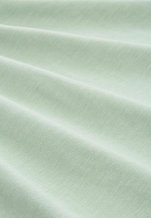 Material de culoare verde deschis, cu o textură netedă, având variații subtile de nuanță. Materialul pare moale și cade în pliuri delicate.