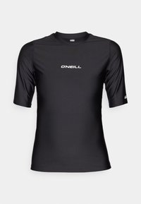 Čierny krátky rukáv rash guard vyrobený z elastického materiálu s okrúhlym výstrihom. Má biele logo "O'Neill" na hrudi.