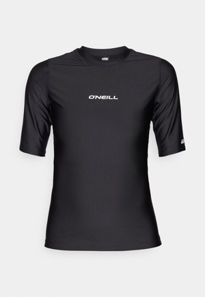 Rash guard noir à manches courtes en matériau extensible avec un col rond. Présente un logo blanc "O'Neill" sur la poitrine.