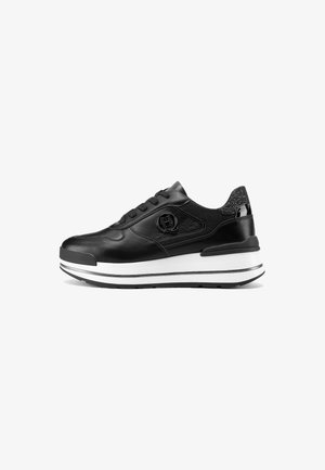 Sneaker nera con tomaia in pelle liscia, suola intermedia bianca e suola nera. Presenta dettagli brillanti sul tallone e un logo circolare sul lato.
