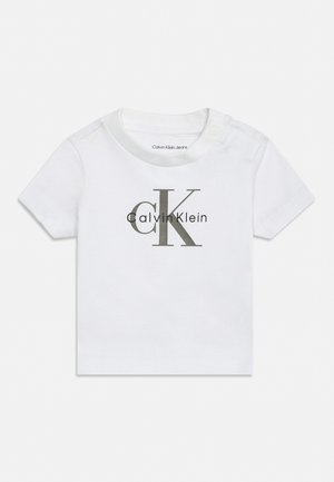 Weißes Kurzarm-Baby-T-Shirt mit Calvin Klein "cK" Logo in Schwarz und Grau auf der Vorderseite, mit Druckknöpfen auf einer Schulter.