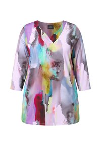 Mehrfarbige Tunika mit V-Ausschnitt, die ein abstraktes Aquarellmuster in Rosa, Lila, Grün und Grau zeigt. Weicher Stoff, Dreiviertelärmel.