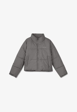 Hall gray puffer jacket, mille kõrgkaelus, ees asuv lukuga sulgemine, kaks külgtaskut ja dikteeritud disain, millel on polsterdatud osad.