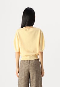pure cashmere PUFF SHORTSLEEVE - Pulover - butter