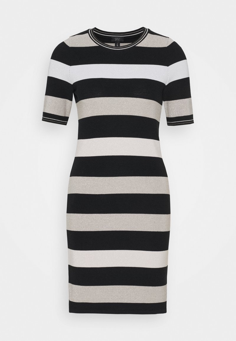 Robe à manches courtes, ajustée, ornée de rayures horizontales noires, blanches et beiges alternées, avec un col rond et un look élégant.