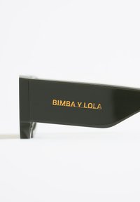 Bimba Y Lola RECTANGULARES - Occhiali da sole - verde militar