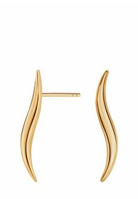 Złote kolczyki metalowe o falistym wzorze. Każdy kolczyk ma smukły, wydłużony kształt i zapięcie na sztyft zapewniające pewne mocowanie. Gładka tekstura.