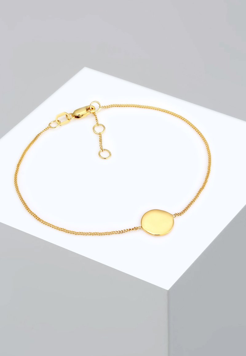 Goldarmband mit feiner Kette, ausgestattet mit einem glatten runden Anhänger in der Mitte. Enthält einen verstellbaren Verschluss und eine Verlängerungskette.