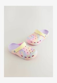 Seleccionado, rainbow tie dye