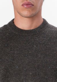 Barbour TAINSBURY CREW NECK  - Pulóver - dark oak