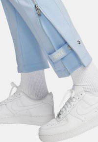 Nike Sportswear Tygbyxor - light blue