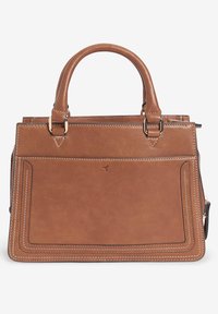 Sac à main en cuir marron au design structuré, avec des poignées supérieures, des coutures contrastantes et un détail de poche à rabat à l'avant.