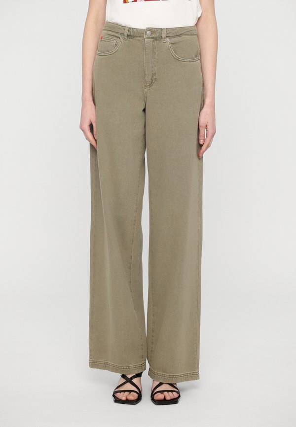 APE - Relaxed fit jeans - sage