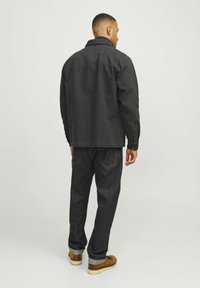 R.D.D. ROYAL DENIM DIVISION WIDE FIT - Letná bunda - peat