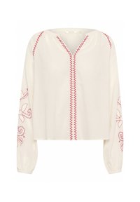 Witte katoenen blouse met lange mouwen, een V-hals en rode geborduurde accenten langs de voorkant en mouwen, met bloempatronen.