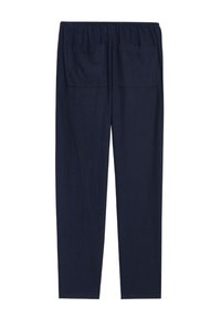 Námořnické modré elastické kalhoty s volným střihem, vybavené dvěma zadními kapsami a hladkým povrchem. Vhodné pro každodenní nošení.