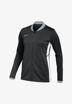 Giacca atletica nera con maniche lunghe, chiusura frontale con zip, colletto grigio e accenti laterali bianchi. Realizzata in un materiale sintetico liscio.