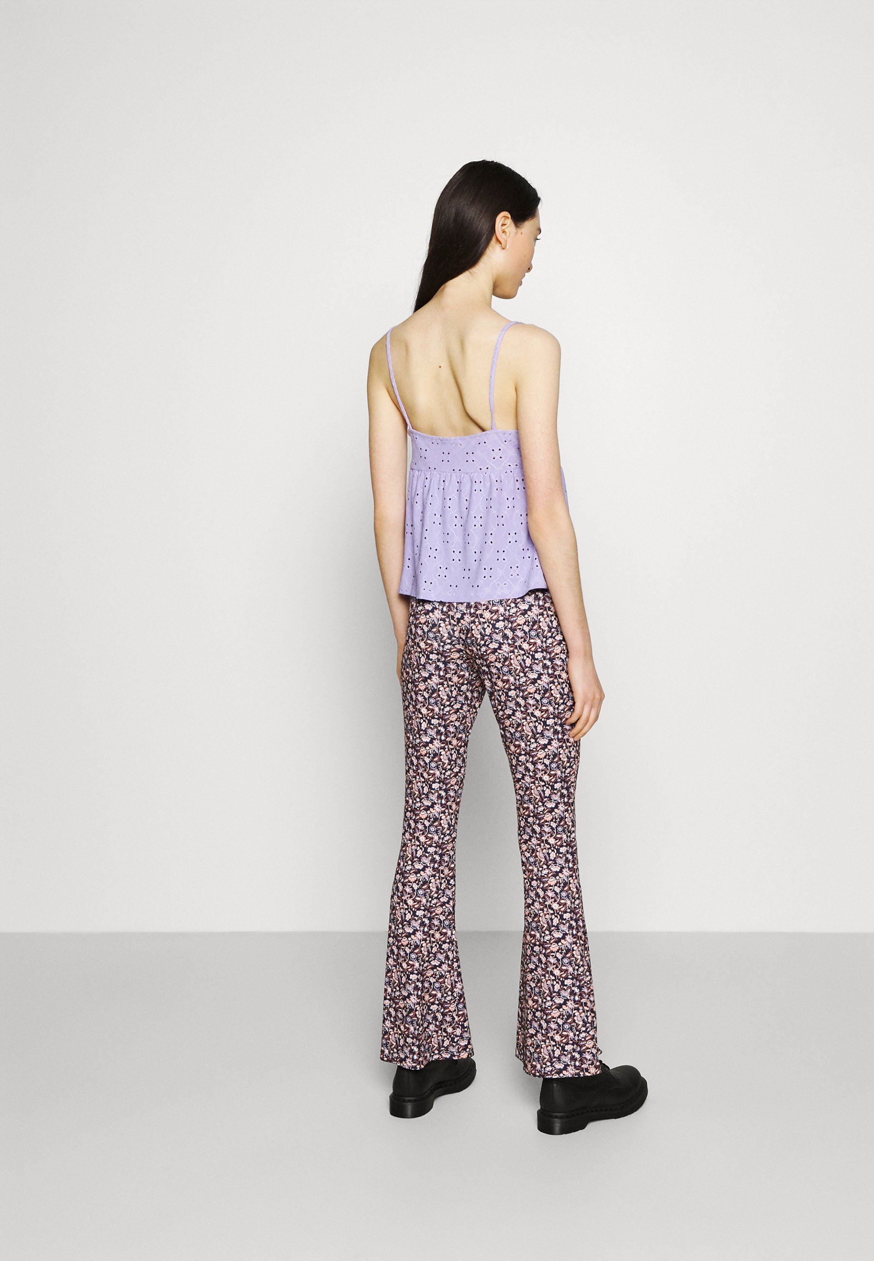 Vila VICOSMO FESTIVAL PANTS - Broek - black/pink/purple/Zwart - Zalando.nl