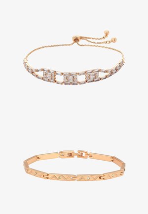 Kaksi ruusukultaa olevaa rannekorua; toinen, jossa on kirkkaat suorakulmaiset kristallit yhdistetyissä neliöissä, ja toinen, jossa on kaiverretut vinoneliöt ja pienet pyöreät kivet.