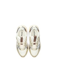 Weiße und goldene Sneakers mit Mesh- und Lederakzenten. Verfügt über eine strukturierte Oberfläche, kontrastierender Schnürung und Markeninnensohlen. Größe 37.