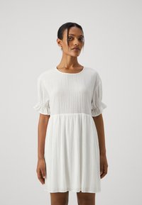 Vero Moda Petite - VMNABIA 2/4 SHORT DRESS - Päevakleit - snow white Väikepilt 1