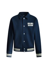 Marineblå varsity-jakke med knaplukning, hvid "RED BULL RACING" tekst og stribede ribbede manchetter og kant. Glat stofoverflade.