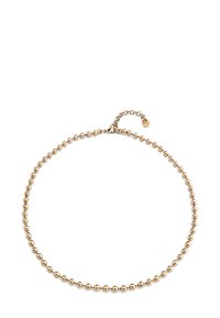 Collar de cuentas doradas con cuentas redondas uniformes, que cuenta con un extensor de cadena para longitud ajustable y un pequeño acento de etiqueta.