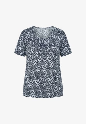 Marineblå kortærmet bluse med hvidt blomstermønster og detaljer ved den rynkede hals, vist mod en hvid baggrund.