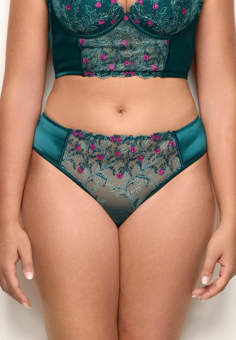 Set di lingerie verde smeraldo con ricami floreali in rosa e teal, con dettagli in satin e un pannello in rete trasparente.