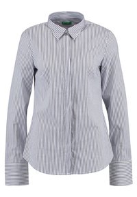 Camisa de botones a rayas en azul marino y blanco, con cuello tipo camisa, mangas largas y puños a rayas contrastantes. Textura de tela suave.