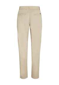 Beige bukser med en afslappet pasform, elastisk talje og to baglommer. Glat stof med lige ben-design og ingen synlige mønstre.