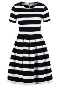 Granatowo-białe sukienka w paski z dopasowanym gorsetem, krótkimi rękawami i plisowanym dołem. Posiada zapięcie na zamek z tyłu.