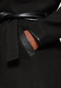 Vero Moda Curve VMWATERFALL POP COAT - Klassisk kåpe / frakk - black