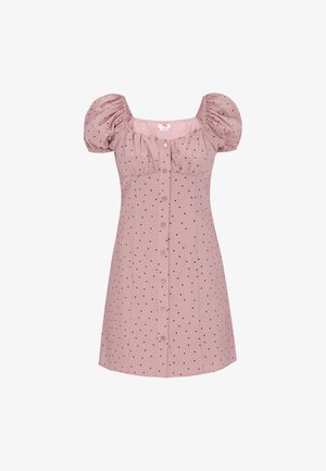 Rózsaszín rövid ruha fekete pöttyökkel, pufi ujjakkal, négyzet alakú nyakkivágással és elöl gombos lezárással, a felső gomb szív alakú.