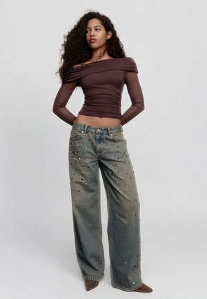 Bershka STUDDED BOYFRIEND - Relaxed fit jeans - blue denim