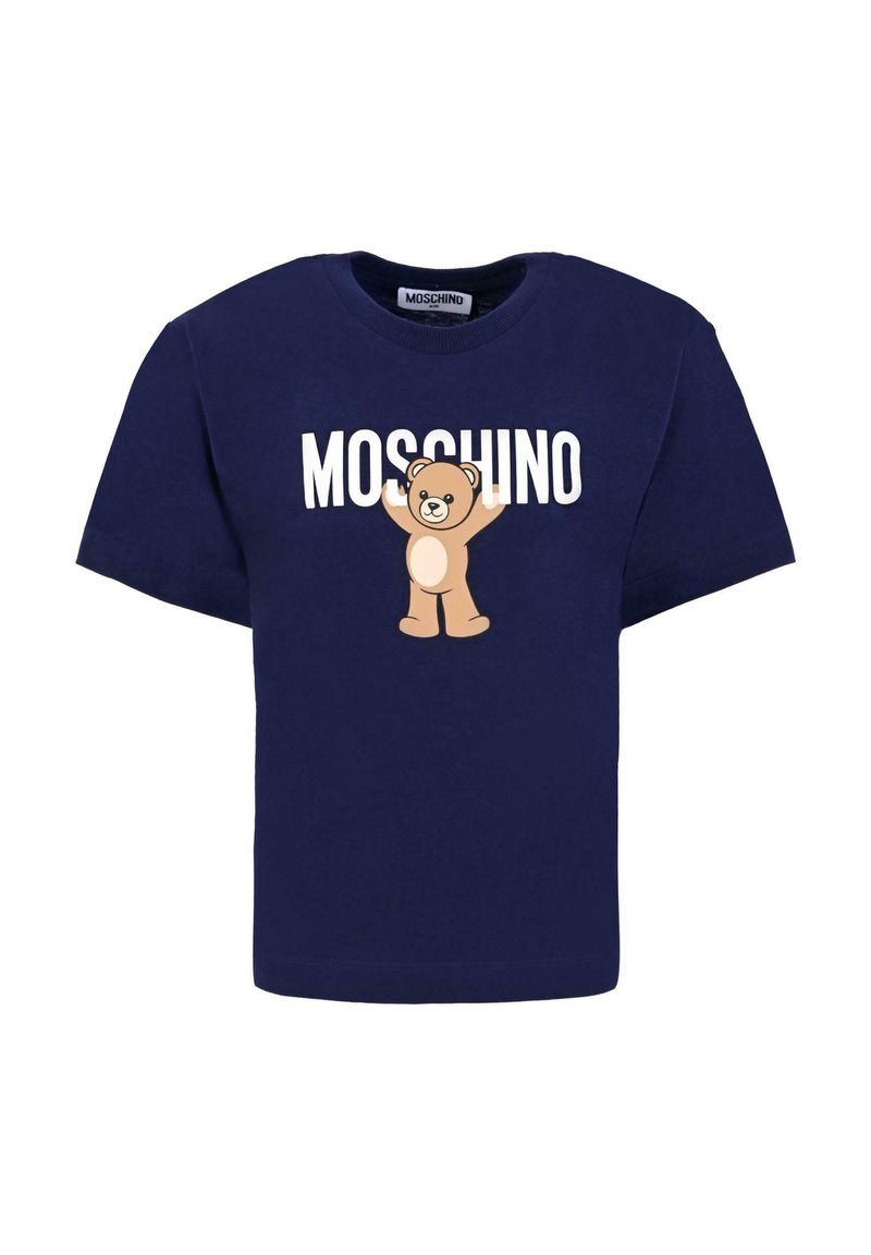 Maglietta in cotone blu navy con il logo bianco "MOSCHINO" e un'illustrazione di un orso con le braccia alzate sul davanti. Maniche corte, colletto tondo.