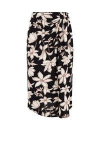 Černá sukně s celoplošným květinovým potiskem v krémové a světle růžové barvě. Měkká, texturovaná tkanina s designem do zavinování a jemným drapováním.