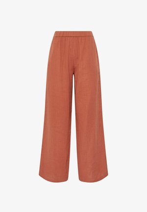 Pantaloni a gamba larga in un colore ruggine, con vita elasticizzata e un tessuto testurizzato, che offrono una vestibilità ampia e traspirante.