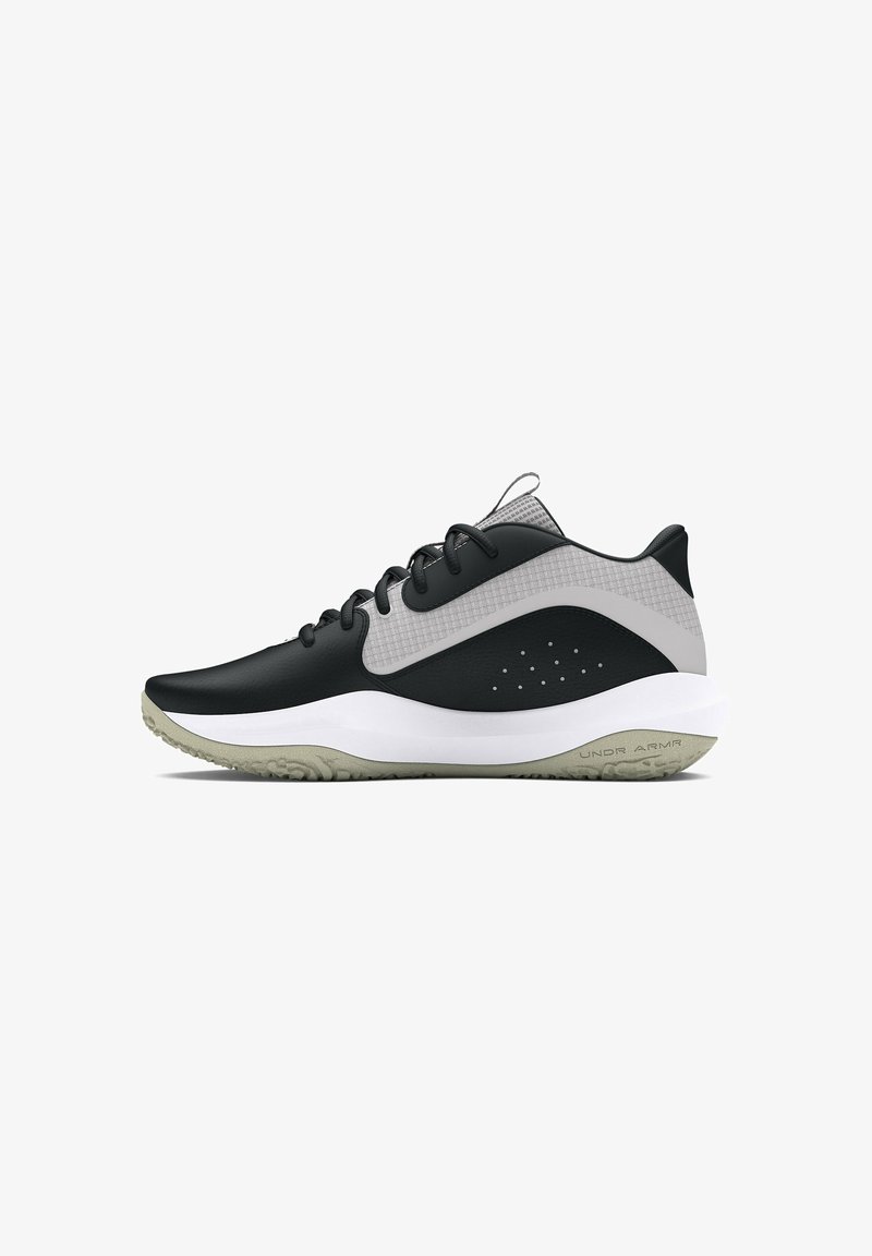 Zapatillas deportivas negras con un acento gris, que cuentan con una parte superior de malla, un lateral texturizado y una entresuela blanca. La suela exterior es de un gris claro con un patrón de huella.