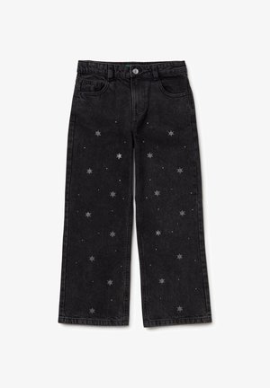 Pantalones vaqueros de mezclilla negros de pierna ancha con diseños de estrellas plateadas dispersas y pequeños acentos de strass en toda su extensión. Estilo clásico de cinco bolsillos.