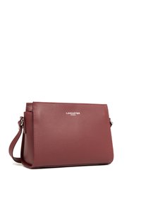 Borsa a tracolla in pelle bordeaux con finitura testurizzata, forma rettangolare, hardware argentato e logo "Lancaster Paris" in rilievo sul fronte.