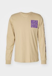 The North Face MOUNTAIN PLAY TEE - Langarmshirt - khaki stone