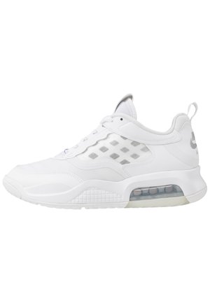 Jordan MAX 200 - Sapatilhas - white/metallic silver