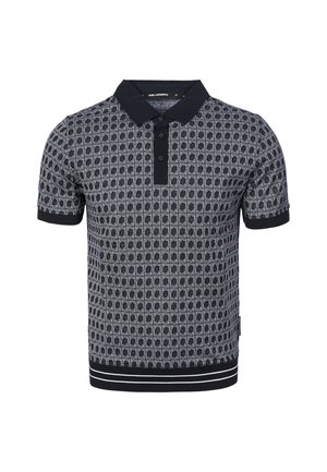 Černé polo tričko s krátkým rukávem s bílým geometrickým vzorem, jednobarevným černým límcem a manžetami a dvojitými bílými proužky na lemu.